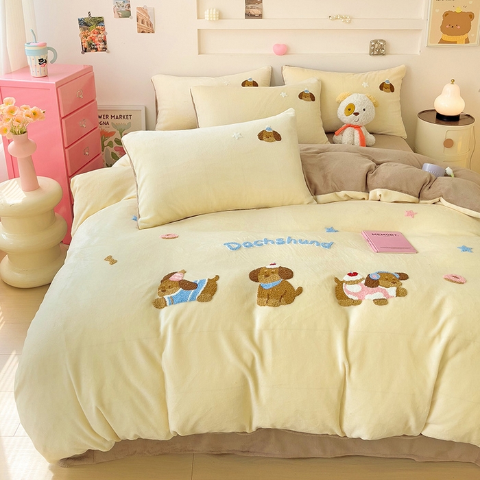 91家纺网 家纺一手货源 找家纺 梦之岛 2024新款牛奶绒卡通毛巾绣四件套腊肠狗 腊肠狗-浅驼