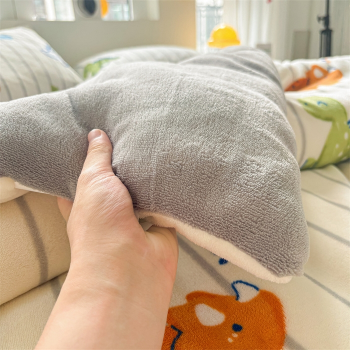 91家纺网 家纺一手货源 找家纺 2024新款A类牛奶绒印花冬被被子被芯 小恐龙