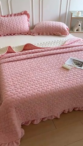 91家纺网 家纺一手货源 找家纺 （总）美梦家纺 2024新款素色牛奶绒花边床盖系列