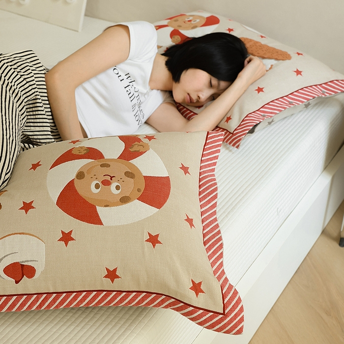 91家纺网 家纺一手货源 找家纺 2024新款全棉四层纱布枕套一对装纽扣款枕套 星星可可