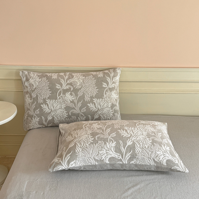 91家纺网 家纺一手货源 找家纺 大境 2024新款8斤A类230克牛奶绒提花烂花四件套床笠款床单款 罗曼 淡灰