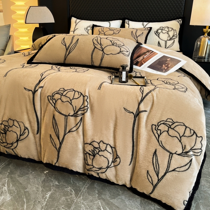 91家纺网 家纺一手货源 找家纺 慕尚家纺 2025新款宽包边高克重兔兔绒牛奶绒加厚保暖法式系列四件套 兔毛-玫瑰-咖