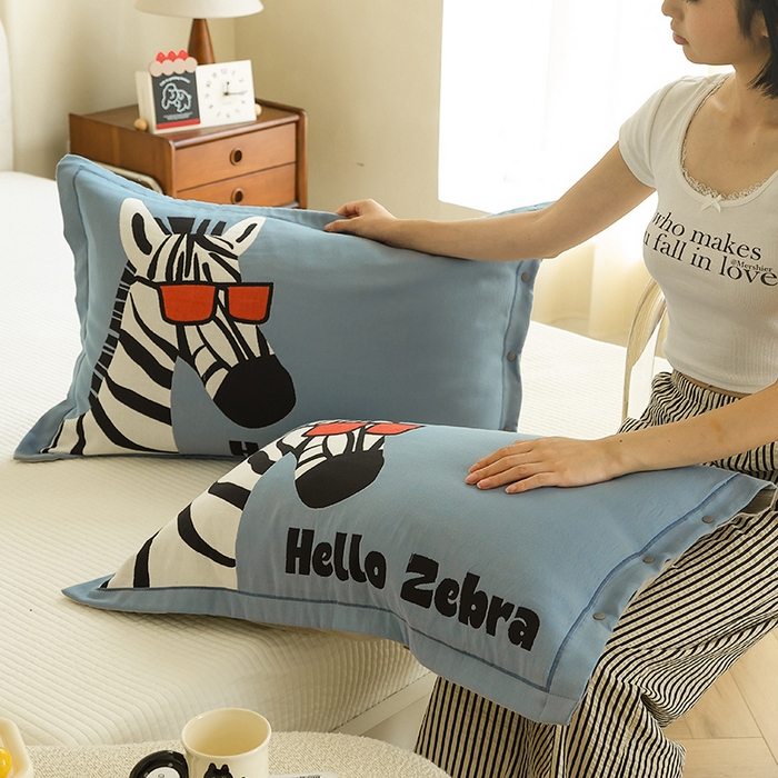 91家纺网 家纺一手货源 找家纺 2024新款全棉四层纱布枕套一对装纽扣款枕套 斑马先生