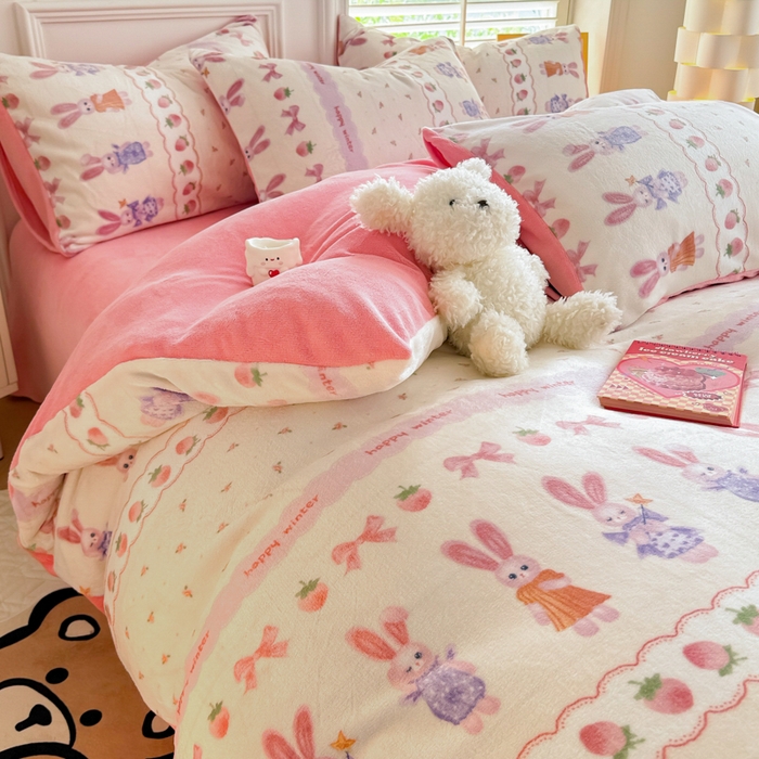 91家纺网 家纺一手货源 找家纺 简宜家居 2025新款牛奶绒印花四件套 萌兔仙子