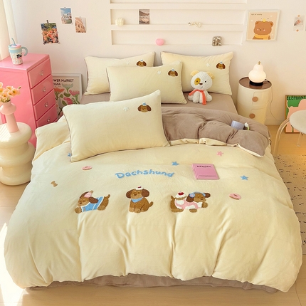 91家纺网 家纺一手货源 找家纺 （总）梦之岛 2024新款牛奶绒卡通毛巾绣四件套腊肠狗