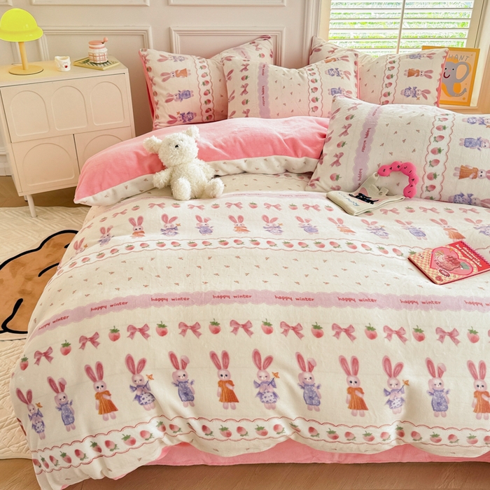 91家纺网 家纺一手货源 找家纺 简宜家居 2025新款牛奶绒印花四件套 萌兔仙子