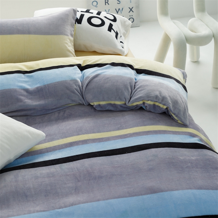 91家纺网 家纺一手货源 找家纺 红粉佳人 2025新款小清新双面牛奶绒四件套简约条纹