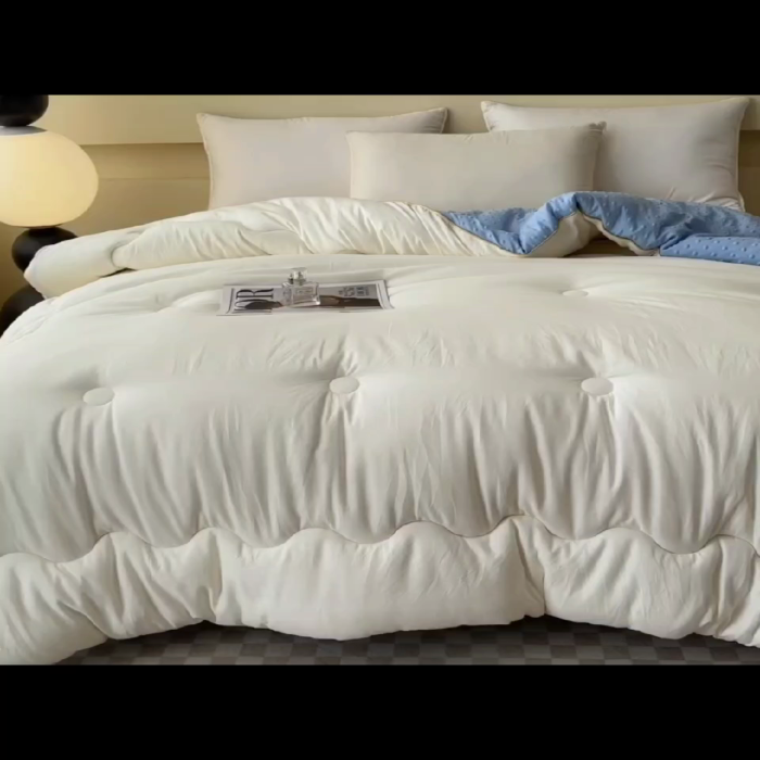 91家纺网 家纺一手货源 找家纺 钰博家纺 2024新款亲肤水洗棉安抚豆豆被冬被 蓝白