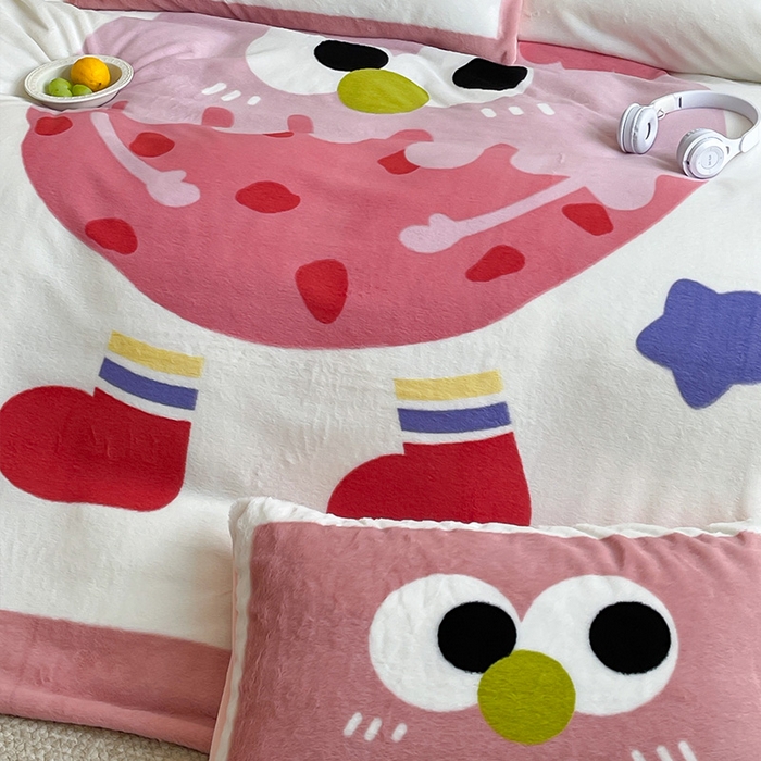 91家纺网 家纺一手货源 找家纺 安哆啦家纺 2024新款兔毛绒大版卡通牛奶绒兔兔绒印花四件套 美味乳酪