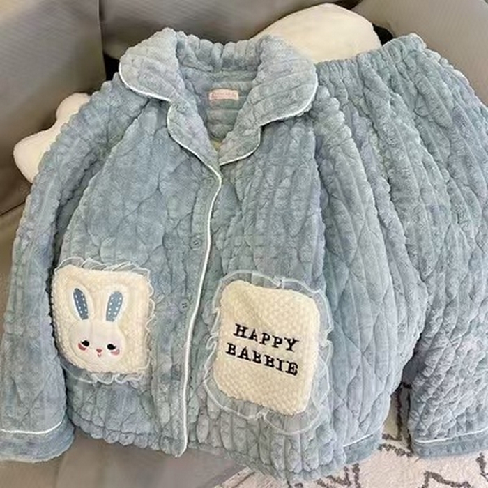 91家纺网 家纺一手货源 找家纺 洛兰沙家居馆 2024新款公主风女秋冬季三层夹棉珊瑚绒加厚保暖两件套女士可外穿加绒家居服 L04