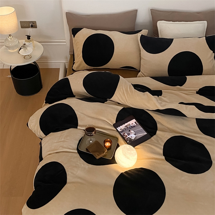 91家纺网 家纺一手货源 找家纺 红粉佳人 2025新款小清新双面牛奶绒四件套黑糖