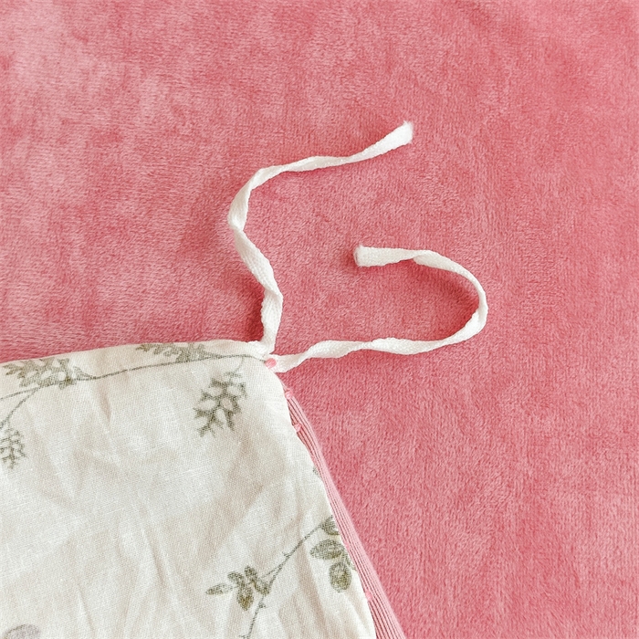 91家纺网 家纺一手货源 找家纺 红粉佳人新款小清新卡通贝壳边三角针棉加绒四件套工艺款牛奶绒四件套凝香