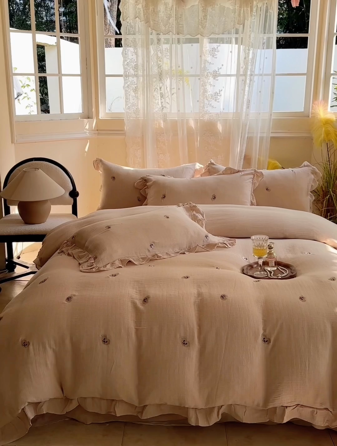 91家纺网 家纺一手货源 找家纺 2025新品全棉色织皱皱纱刺绣款四件套 米诺咖