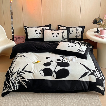 91家纺网 家纺一手货源 找家纺 安哆啦家纺 2024新款兔毛绒大版卡通牛奶绒兔兔绒印花四件套 国风熊猫