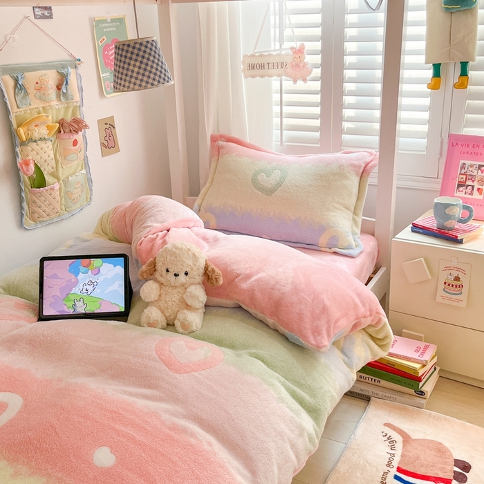 91家纺网 家纺一手货源 找家纺 川悦生活 2024新款立体雪花绒宿舍床笠款三件套四件套 彩虹爱语粉