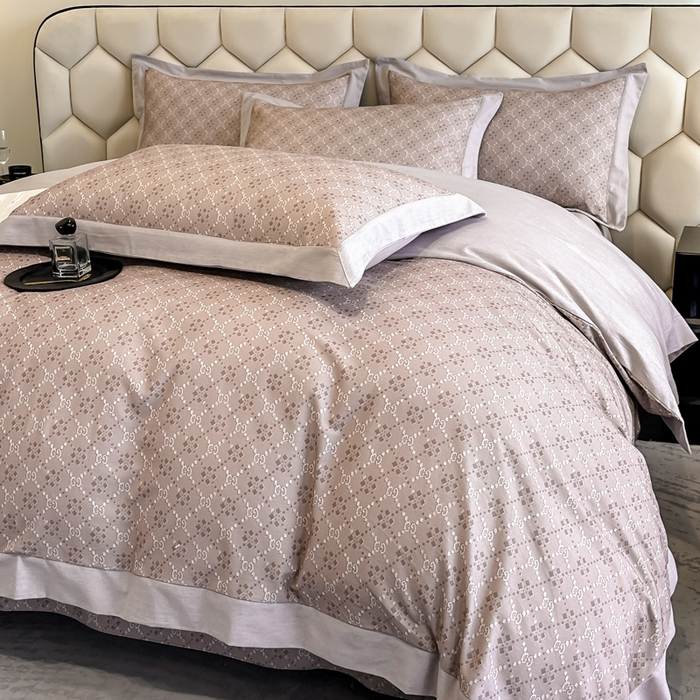 91家纺网 家纺一手货源 找家纺 雲归梦 2024新款全棉纯棉轻奢加厚磨毛拼角工艺四件套 罗薇-卡其灰