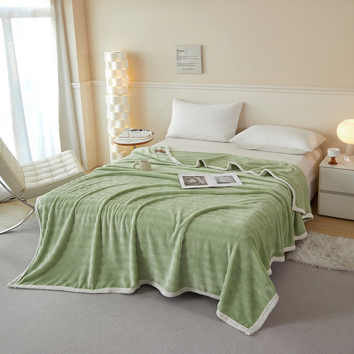 91家纺网 家纺一手货源 找家纺 2024新款仿兔绒泡泡绒毛毯家用四季毯 条纹人生 抹茶绿