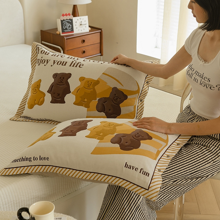 91家纺网 家纺一手货源 找家纺 2024新款全棉四层纱布枕套一对装纽扣款枕套 焦糖小熊