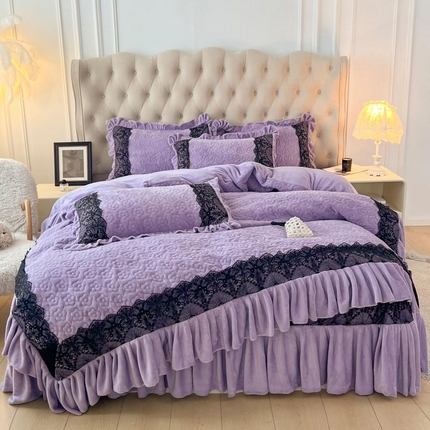 91家纺网 家纺一手货源 找家纺 恋尚 2024新款纯色牛奶绒四件套韩版蕾丝花边床盖款四件套 洛丽塔 紫色