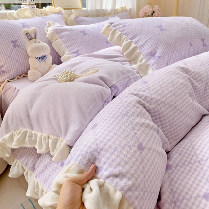 91家纺网 家纺一手货源 找家纺 2024新款韩版印花牛奶绒四件套 小樱桃