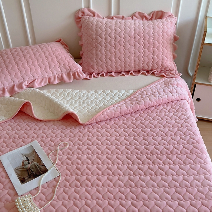 91家纺网 家纺一手货源 找家纺 （总）美梦家纺 2024新款素色牛奶绒花边床盖系列