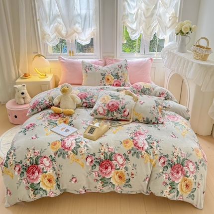 91家纺网 家纺一手货源 找家纺 红粉佳人 2025新款小清新双面牛奶绒四件套花镜