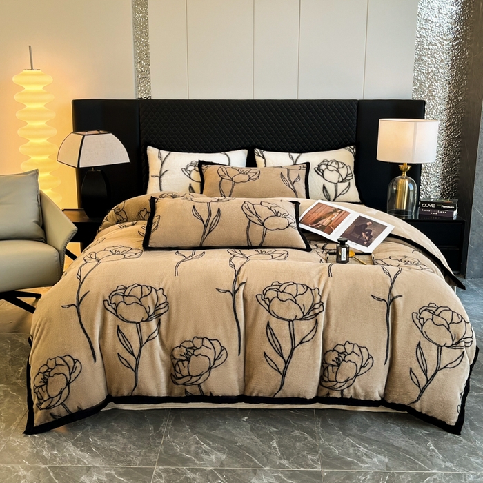 91家纺网 家纺一手货源 找家纺 慕尚家纺 2025新款宽包边高克重兔兔绒牛奶绒加厚保暖法式系列四件套 兔毛-玫瑰-咖