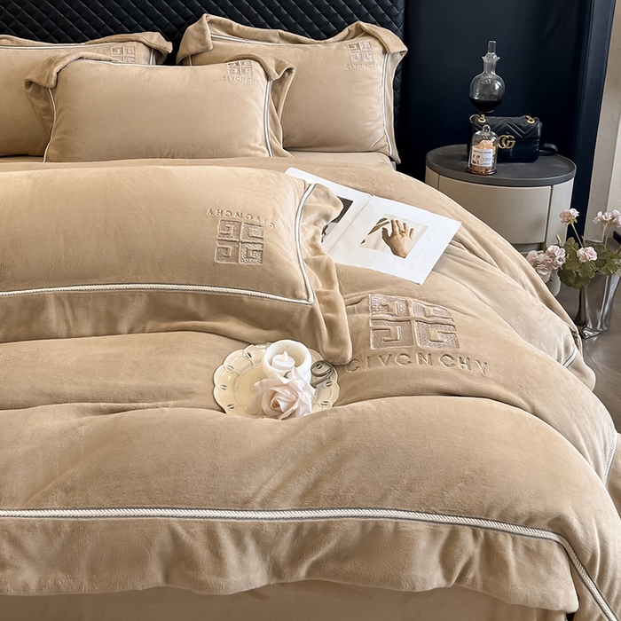 91家纺网 家纺一手货源 找家纺 露梦家纺 2025新款加厚保暖牛奶绒刺绣四件套 梵奢-奶咖色