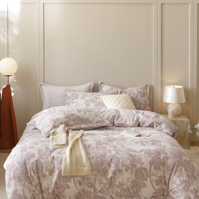 91家纺网 家纺一手货源 找家纺 卡派 2024新款轻奢肌理纹雕花工艺款230克加厚牛奶绒四件套（提供买家秀 ） 曼朵