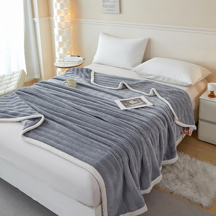 91家纺网 家纺一手货源 找家纺 2024新款仿兔绒泡泡绒毛毯家用四季毯 条纹人生 星辰灰