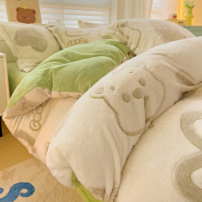 91家纺网 家纺一手货源 找家纺 2024新款加厚雪花绒印花单件被套-风格二（提供卖家秀 ） 爱心熊(绿)