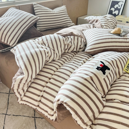 晨曦家纺 2024新款加厚无印风牛奶绒四件套 条纹猫咪-深咖
