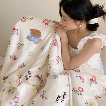 91家纺网 家纺一手货源 找家纺 桃喜 2024新款亲肤舒适牛奶绒羊羔绒毛毯 碎花狗狗