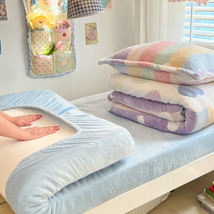 91家纺网 家纺一手货源 找家纺 川悦生活 2024新款立体雪花绒宿舍床笠款三件套四件套 彩虹爱心兰