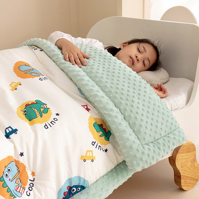 91家纺网 家纺一手货源 找家纺 2025新款3D触感全棉豆豆被儿童豆豆被春秋被冬被幼儿园被子 小恐龙-一体款