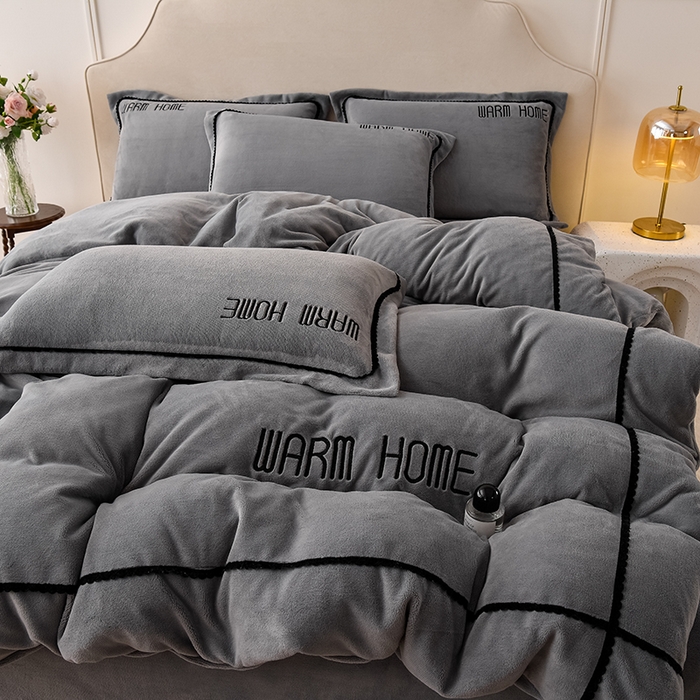 91家纺网 家纺一手货源 找家纺 同田家纺 2024新款230克蓄暖高克重牛奶绒四件套 浅灰