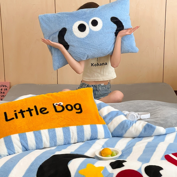 91家纺网 家纺一手货源 找家纺 安哆啦家纺 2024新款兔毛绒大版卡通牛奶绒兔兔绒印花四件套 圣诞狗