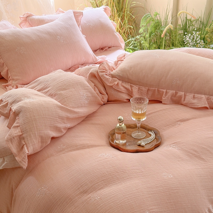 91家纺网 家纺一手货源 找家纺 2025新品全棉色织皱皱纱刺绣款四件套 稻香