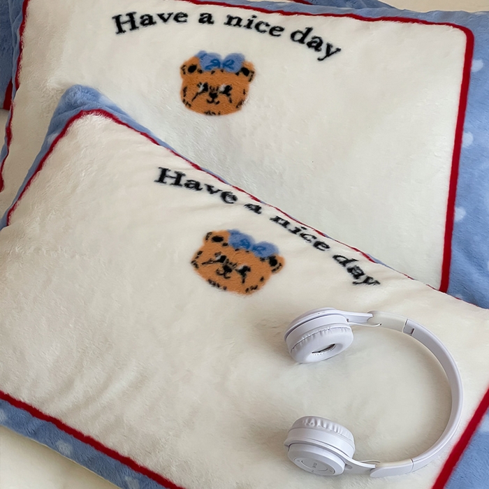 91家纺网 家纺一手货源 找家纺 安哆啦家纺 2024新款兔毛绒大版卡通牛奶绒兔兔绒印花四件套 绅士熊