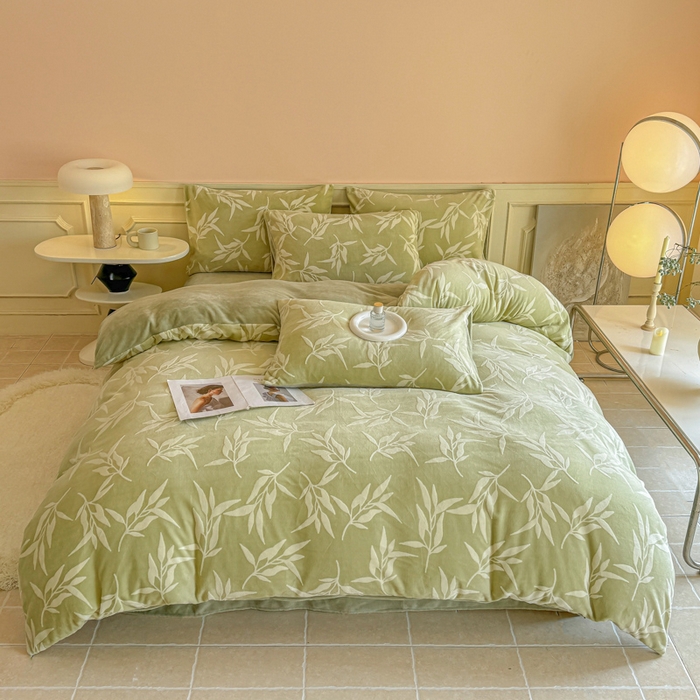 91家纺网 家纺一手货源 找家纺 大境 2024新款8斤A类230克牛奶绒提花烂花四件套床笠款床单款 竹影 奶绿