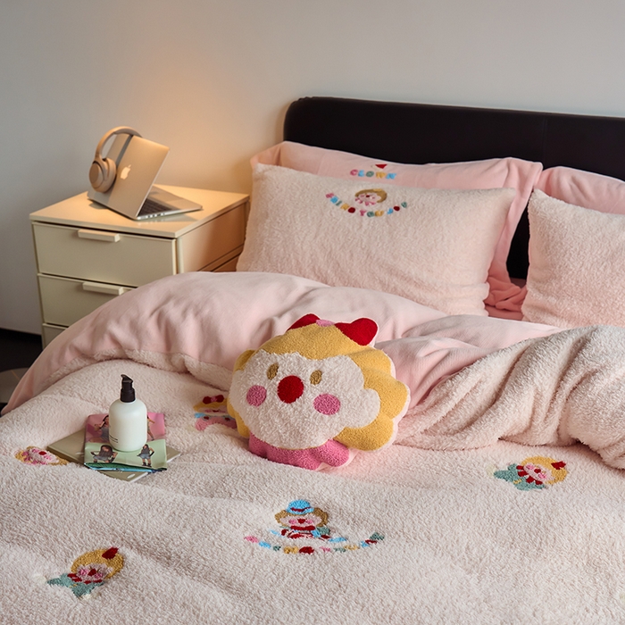 91家纺网 家纺一手货源 找家纺 2024新款蚂蚁绒卡通绣花四件套 淑女屋