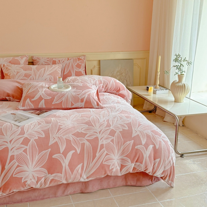 91家纺网 家纺一手货源 找家纺 大境 2024新款8斤A类230克牛奶绒提花烂花四件套床笠款床单款 叶阑 蔷薇粉