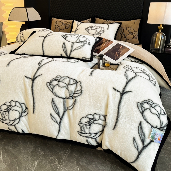 91家纺网 家纺一手货源 找家纺 慕尚家纺 2025新款宽包边高克重兔兔绒牛奶绒加厚保暖法式系列四件套 兔毛-玫瑰-奶白