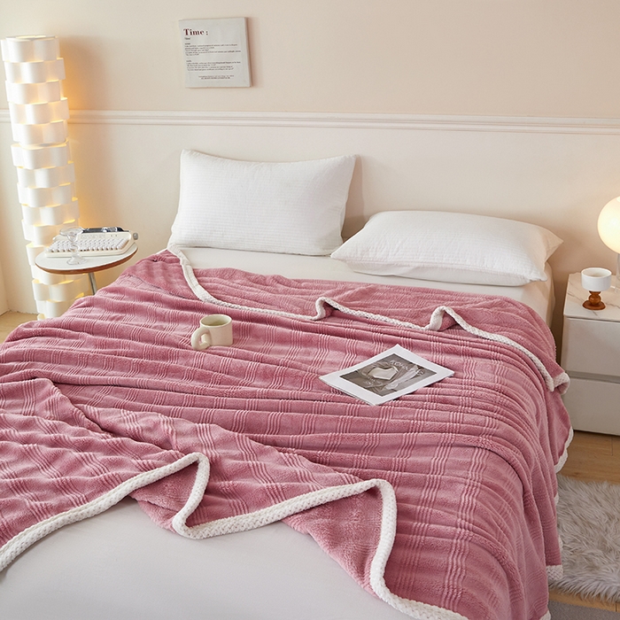 91家纺网 家纺一手货源 找家纺 2024新款仿兔绒泡泡绒毛毯家用四季毯 条纹人生 紫豆沙