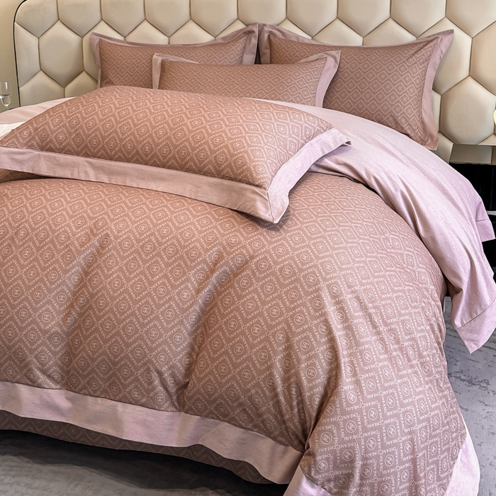 91家纺网 家纺一手货源 找家纺 雲归梦 2024新款全棉纯棉轻奢加厚磨毛拼角工艺四件套 安娜-豆沙红