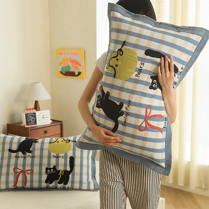 91家纺网 家纺一手货源 找家纺 2024新款全棉四层纱布枕套一对装纽扣款枕套 大眼萌猫