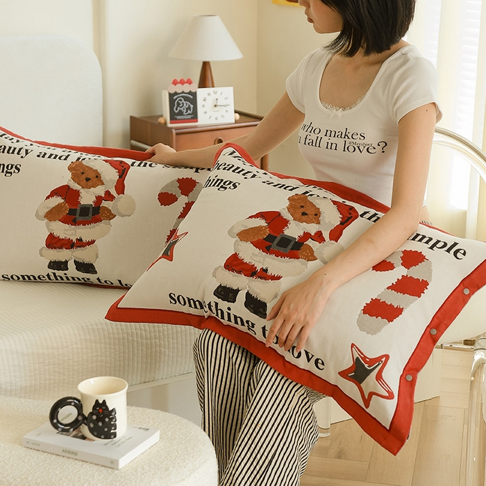 91家纺网 家纺一手货源 找家纺 2024新款全棉四层纱布枕套一对装纽扣款枕套 圣诞熊