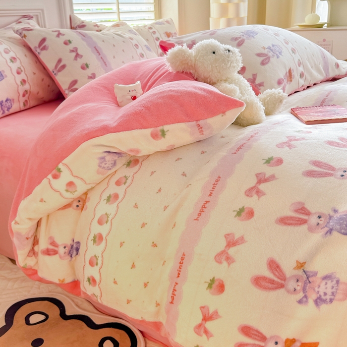 91家纺网 家纺一手货源 找家纺 简宜家居 2025新款牛奶绒印花四件套 萌兔仙子