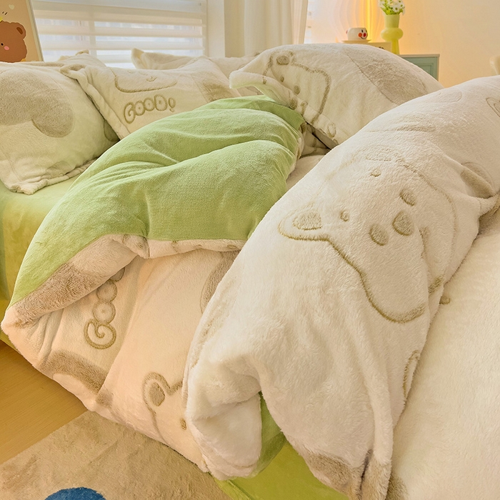 91家纺网 家纺一手货源 找家纺 2024新款加厚雪花绒印花四件套-风格二（提供卖家秀） 爱心熊(绿)