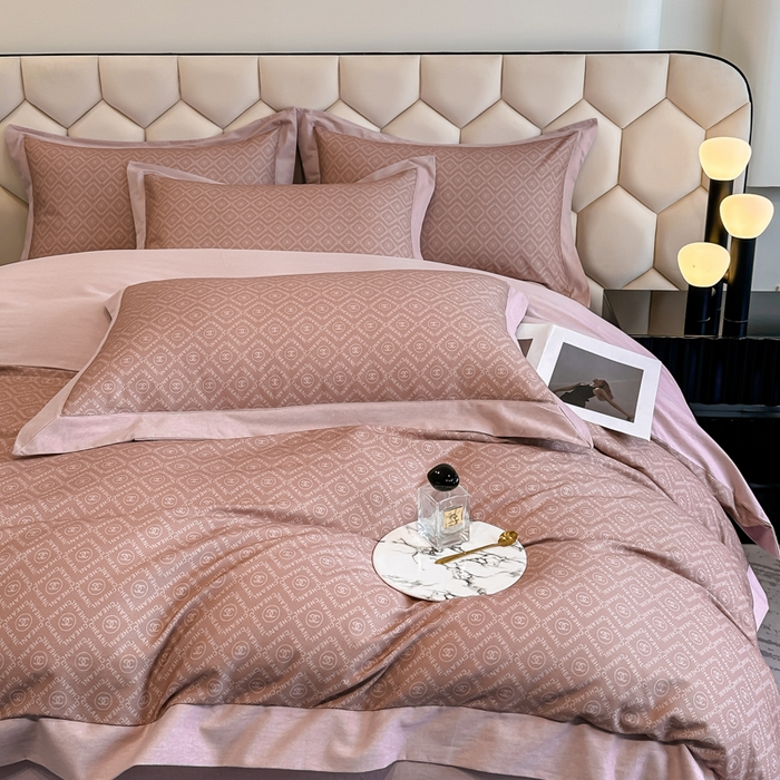 91家纺网 家纺一手货源 找家纺 雲归梦 2024新款全棉纯棉轻奢加厚磨毛拼角工艺四件套 安娜-豆沙红